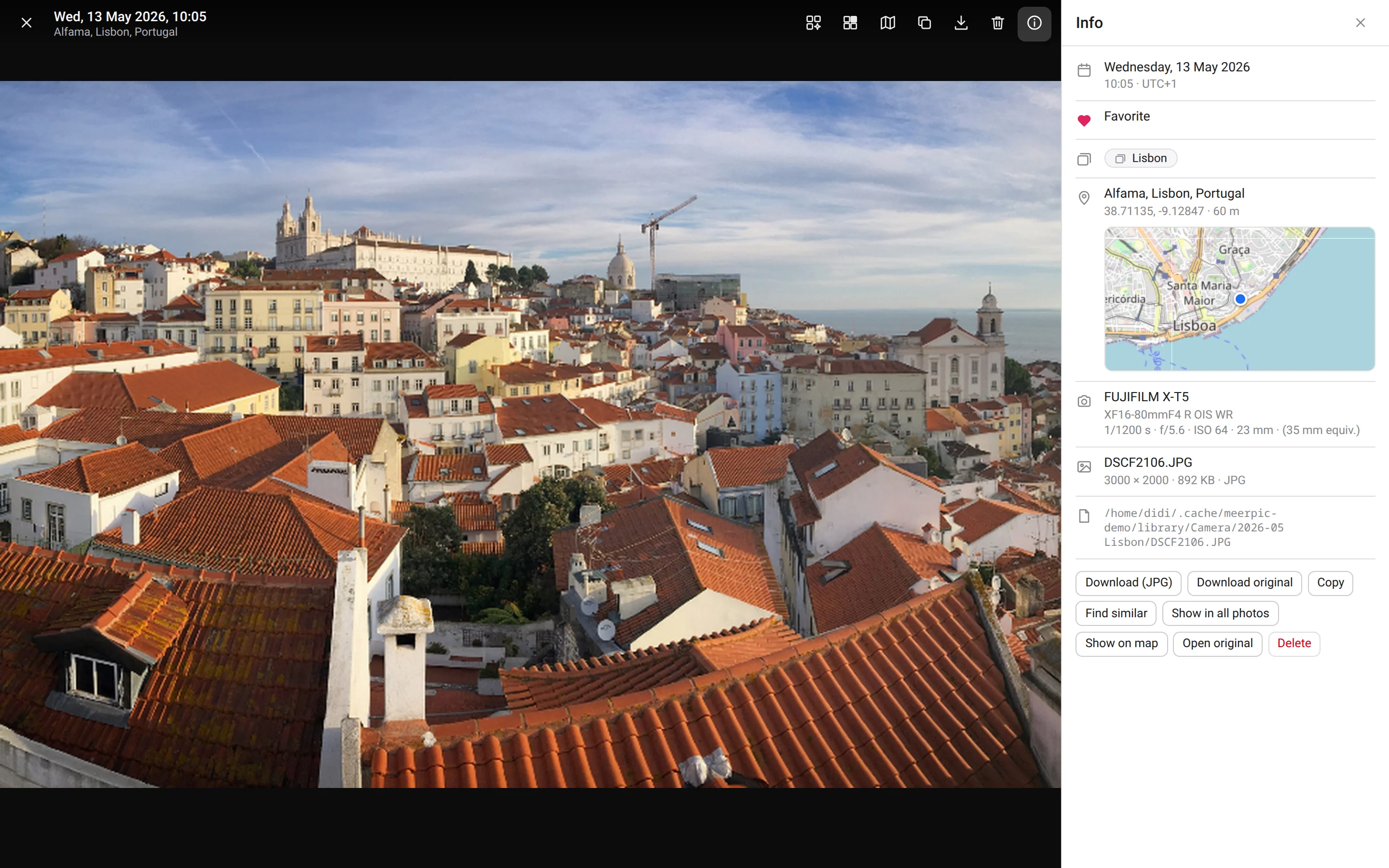 A single photo open in the meerpic viewer, with the info panel showing when and where it was taken and the camera.